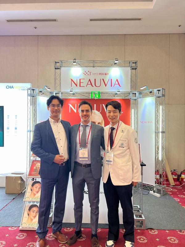 ▶(왼쪽부터)유주환 엠디씨글로벌 대표, 닥터 루치아노 란프란키, 정진수 대한필러학회 간행이사 / 사진=엠디씨글로벌 제공